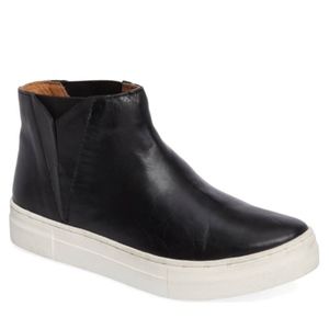 Seychelles rubber bumper platform